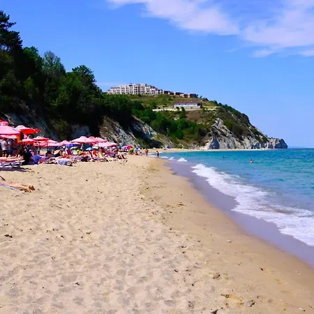 Апартамент Byala Cliff Sea View Бяла