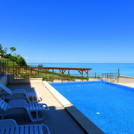 Апартамент Byala Cliff Sea View Бяла