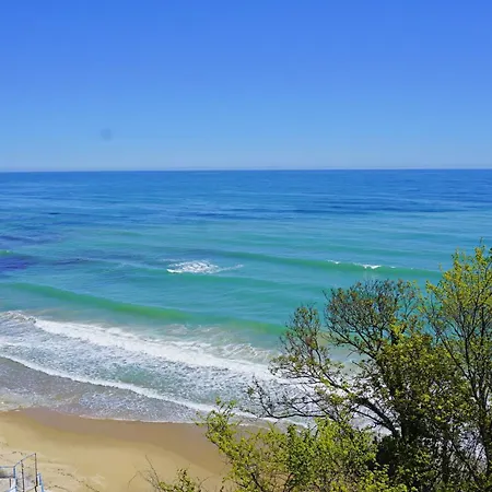 Byala Cliff Sea View Апартамент *